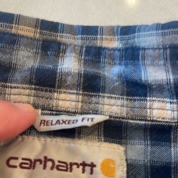 Carhartt men’s plaid shirt size large, blue cream color, big button pockets. - Picture 4 of 8
